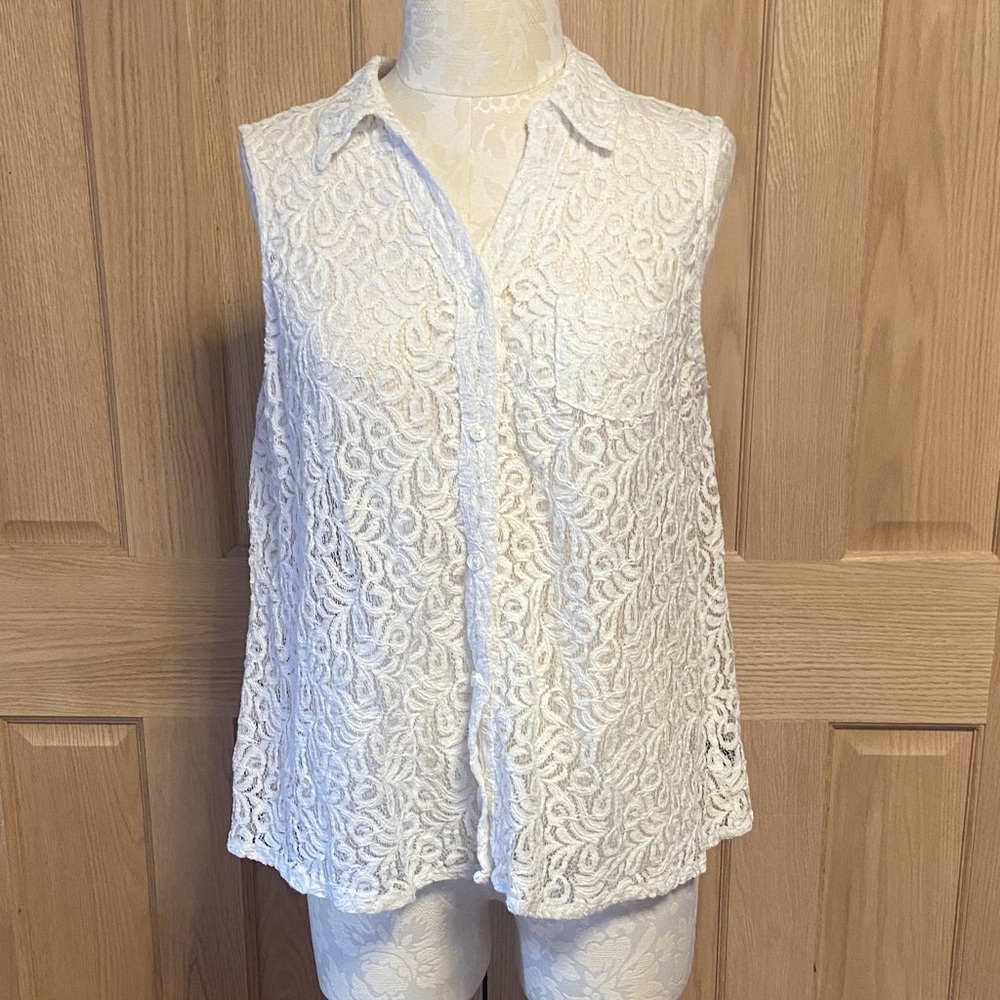 Valerie Stevens White Lace Button-Up Blouse